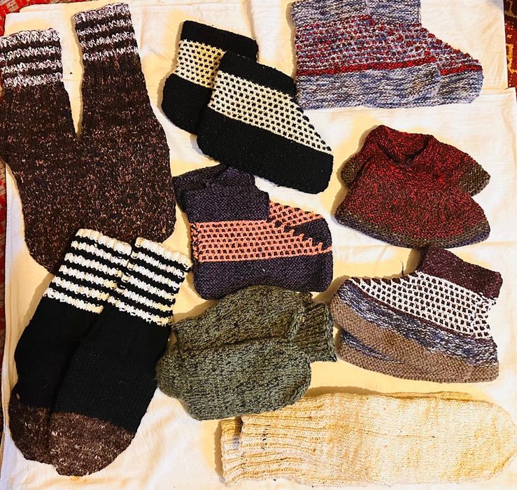 Ciorapi si papucei din lana lucrati manual