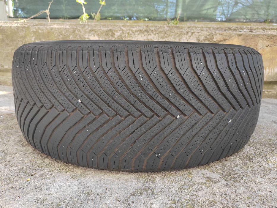 235/55/17 1бр.Michelin Зимна гума DOT 2324