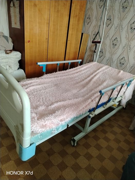 Продам мед. Кровать б/у