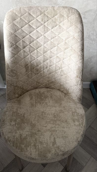 Обеденный стол и стулья