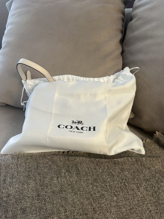 Geanta Coach crossbodyde piele Cassie alb fildes