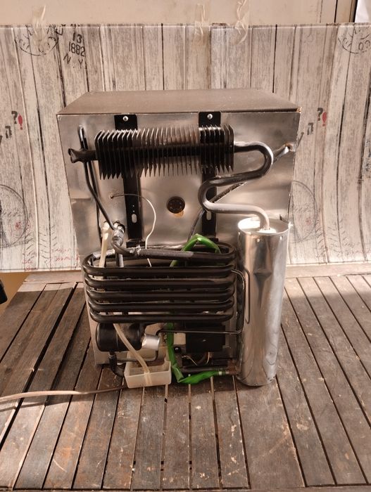 Мини бар хладилник electrolux