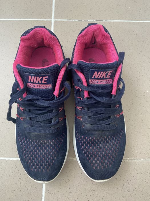 Кроссовки женские