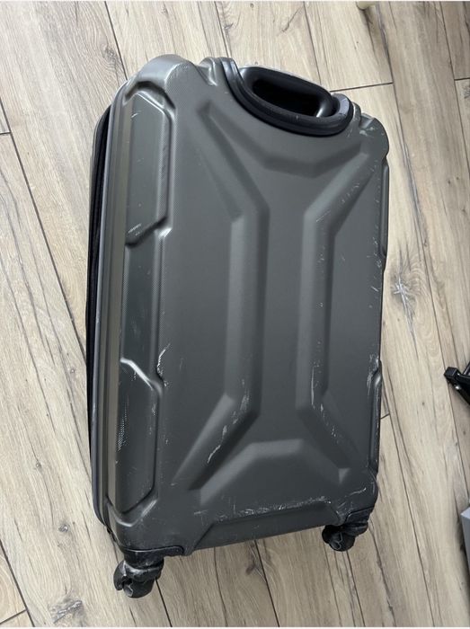 Дорожный чемодан