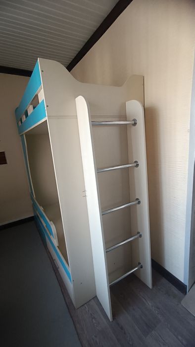 Кровать двухъярусная