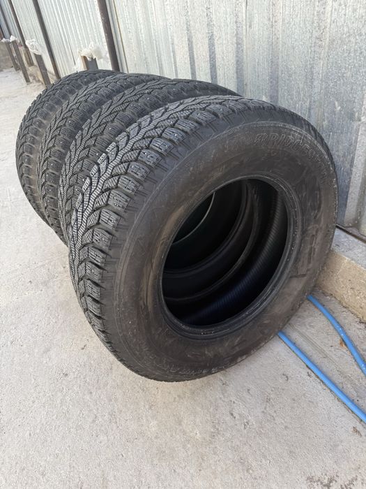 275/65 R17 119T. Bridgestone Blizzak