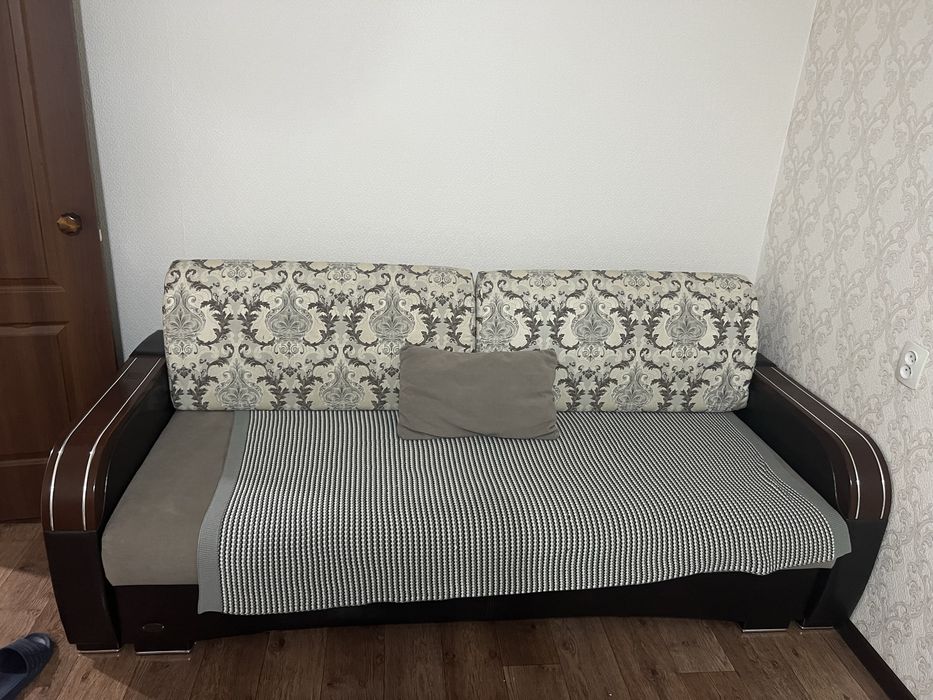 Продам диван для гостинной