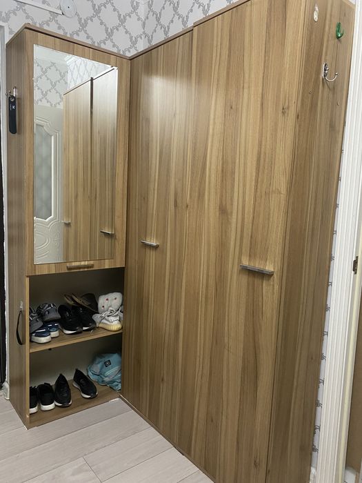 Продается шкаф для прихожей