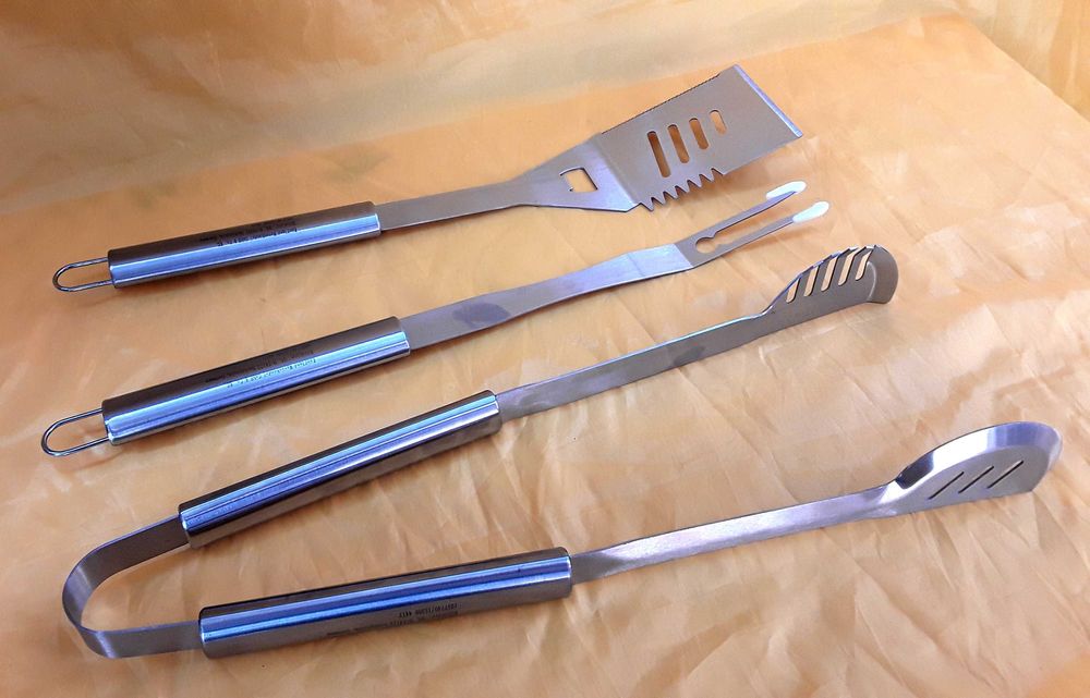Set 3 ustensile INOX pentru gratar NOU - 75 Lei