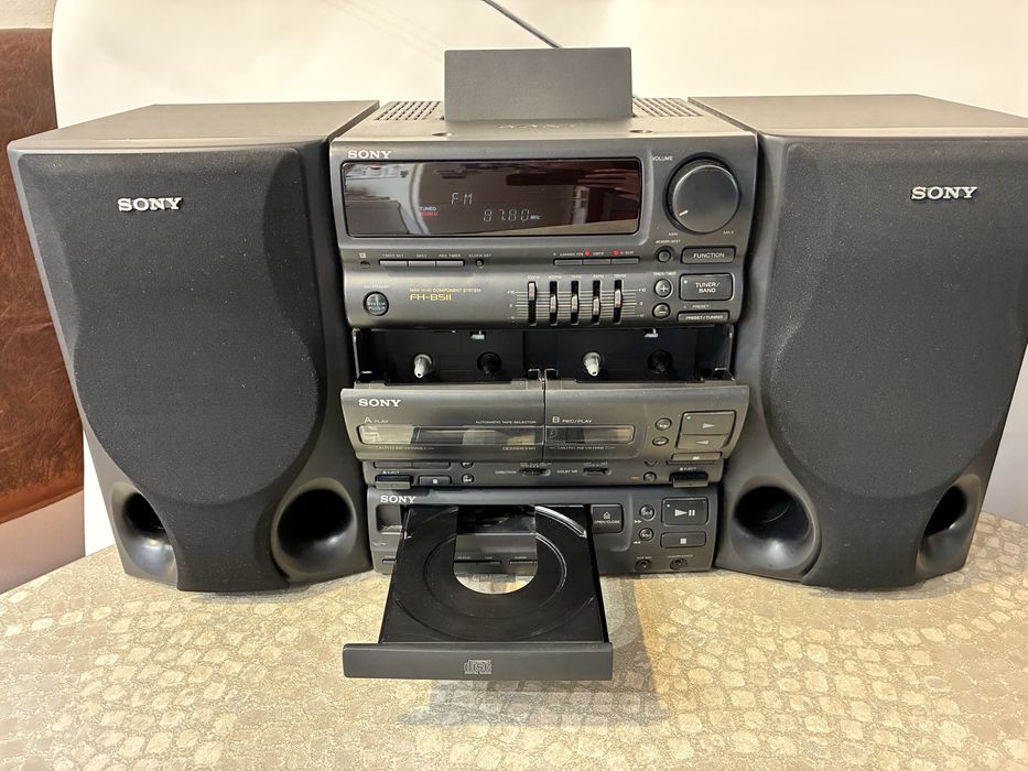 SONY stereo tuner, double casette, CD player remote system