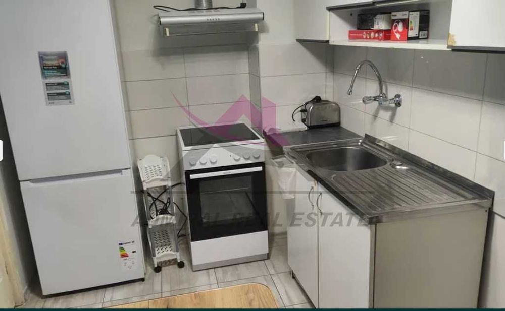 Дава се под наем Тристаен апартамент в Варна, Левски - 70 кв.м за 450 € - Снимка #2