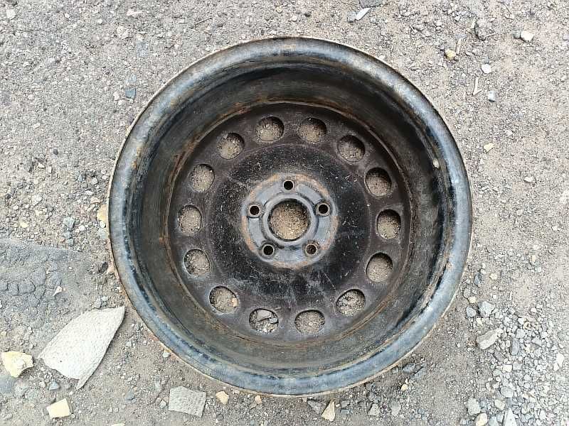 Продам оригинальный металлический диск на Audi 100.