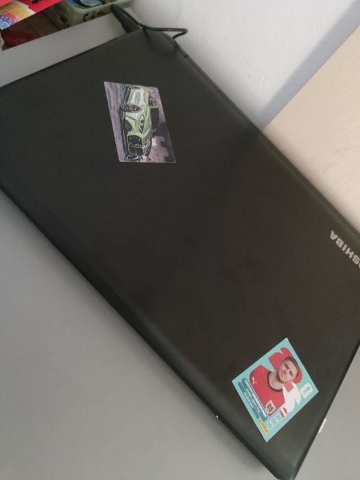 Vând laptob Toshiba