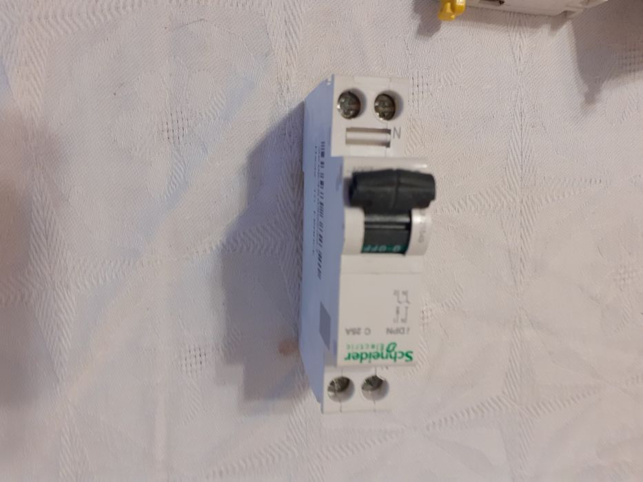 Sigurante electrice automate Schneider