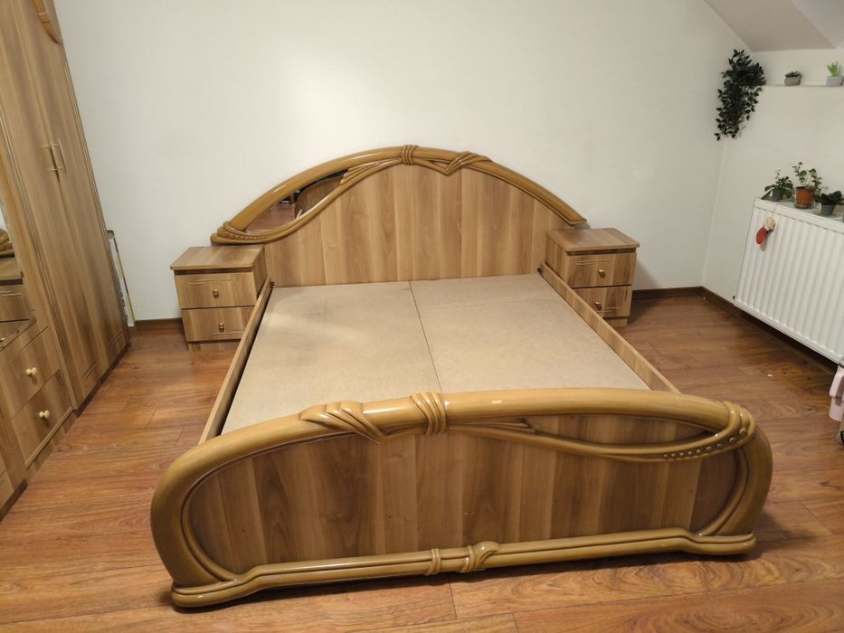Mobilier dormitor cu pat matrimonial