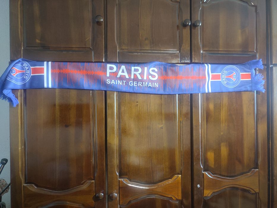 Чисто нови футболни шалове на 6 от известните отбори