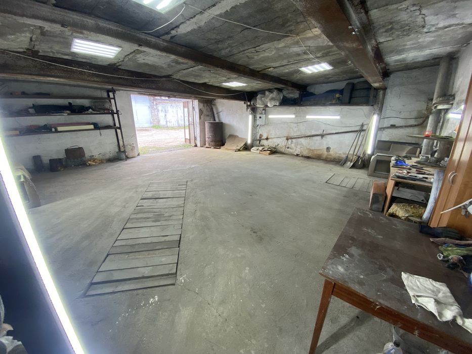 Просторный гараж