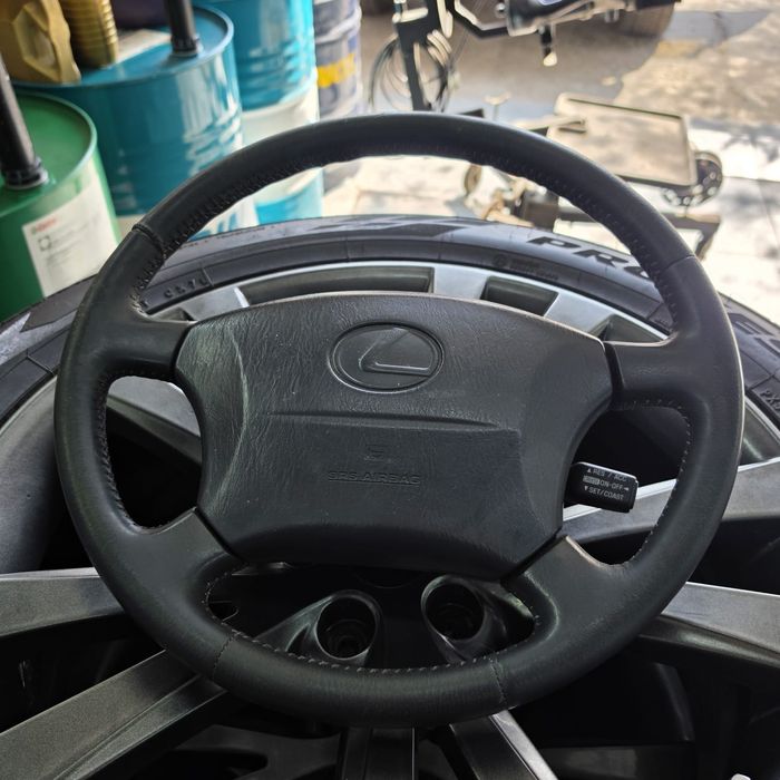 Продам руль на LX470