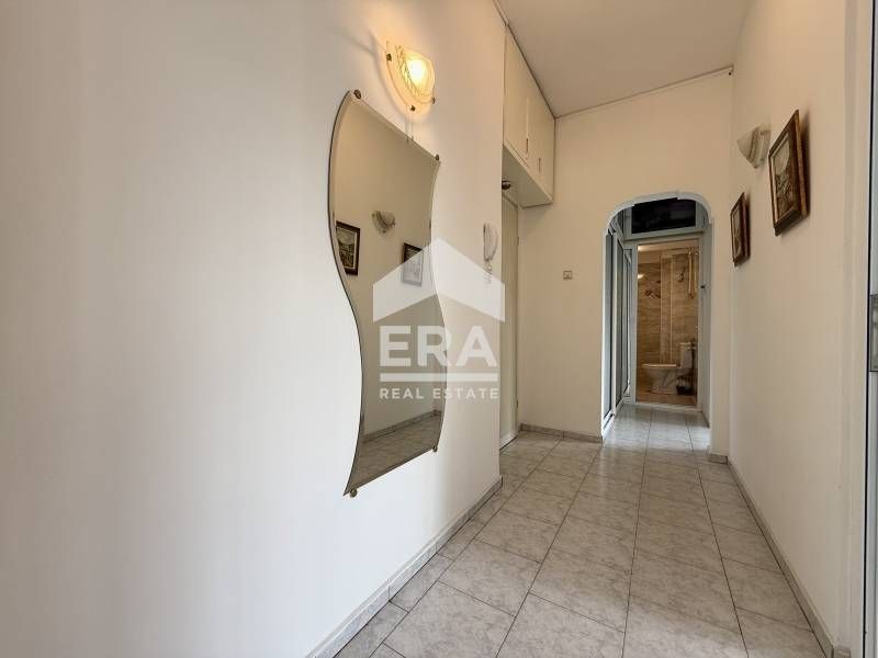 Южен двустаен апартамент с паркомясто в широкия център на София