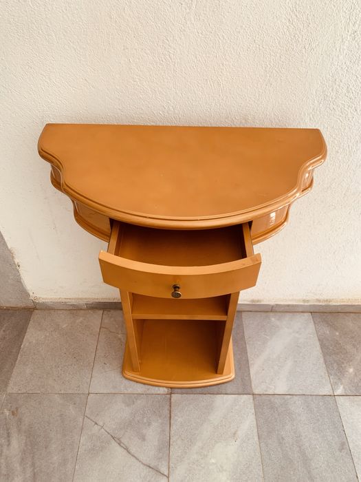 Италианска конзолна масичка