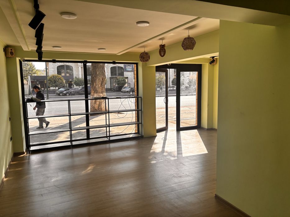 Сдается в аренду нежилое помещение вдоль дороги по улице Ш. РУСТАВЕЛЛИ