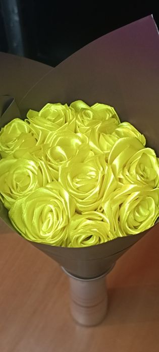 Розы из ленты ручной работы