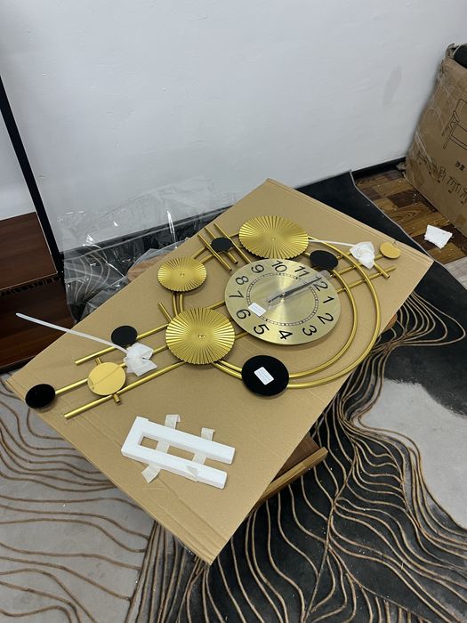 часы новые но со сколом