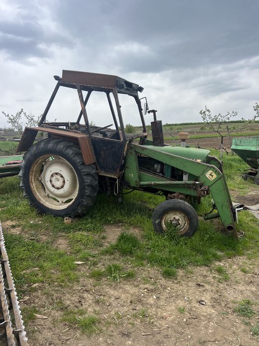 John deere 2130 cu incarcator frontal