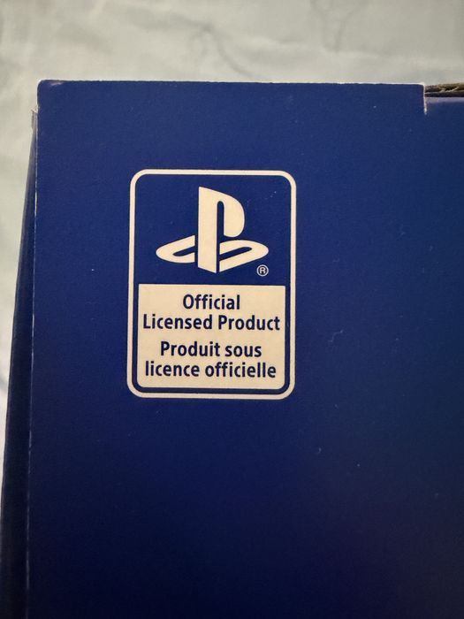 Volan gaming Hori, compatibil cu Playstation 4/5 și PC