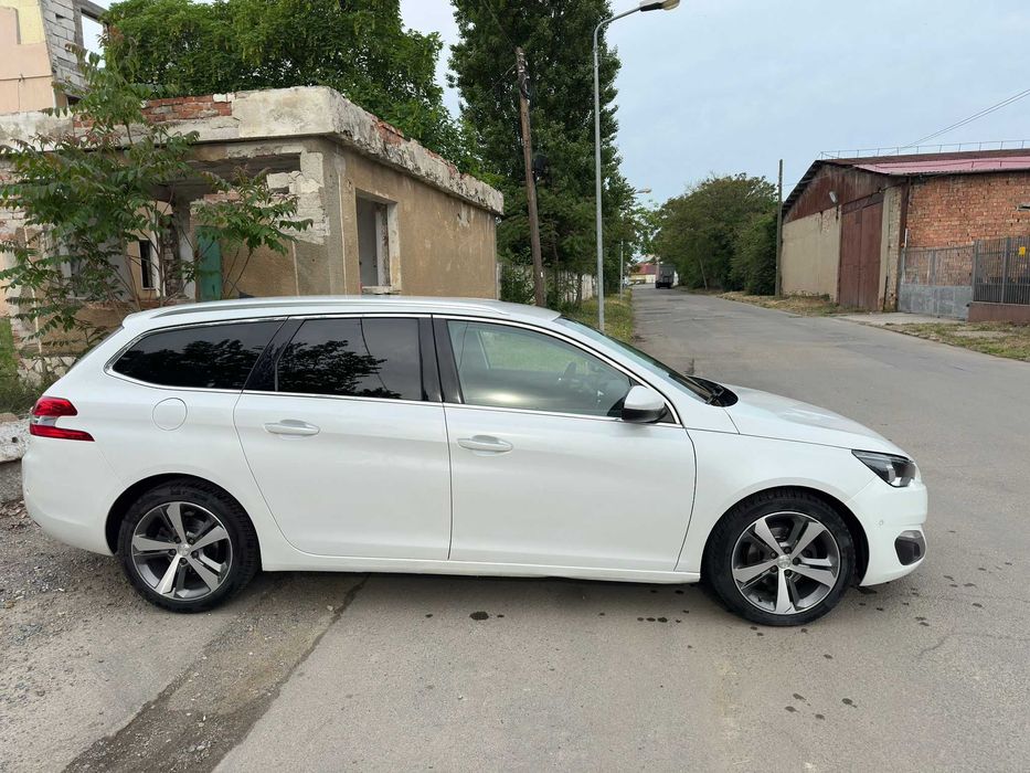 Peugeot 308 Allure 1.2 PureTech FULL LED / Denon