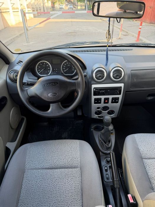 Vand dacia logan  full  unic propietar  de noua