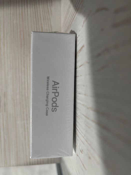 Продам оригинал Airpods 2