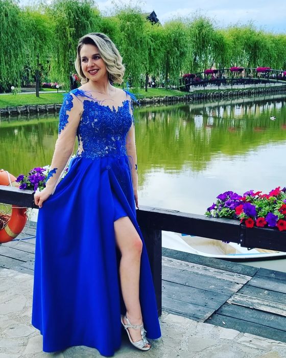 Vând rochie unicat lungă albastru marimea 40-42 cu corset