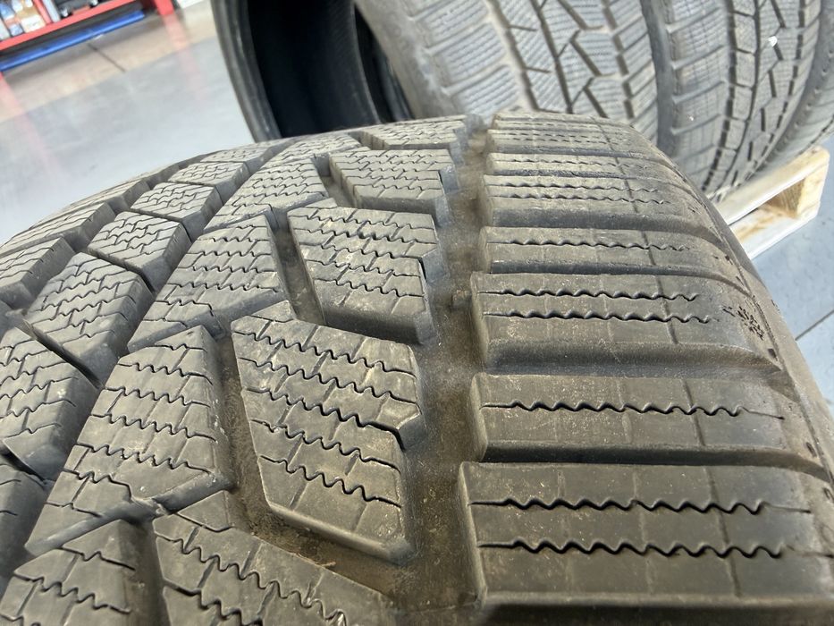 4бр. ПОЧТИ ЧИСТО НОВИ Зимни Гуми С Борд 245/35R/20W,XL -CONTINENTAL- DOT:2423 - 8.4мм.+8.0мм.