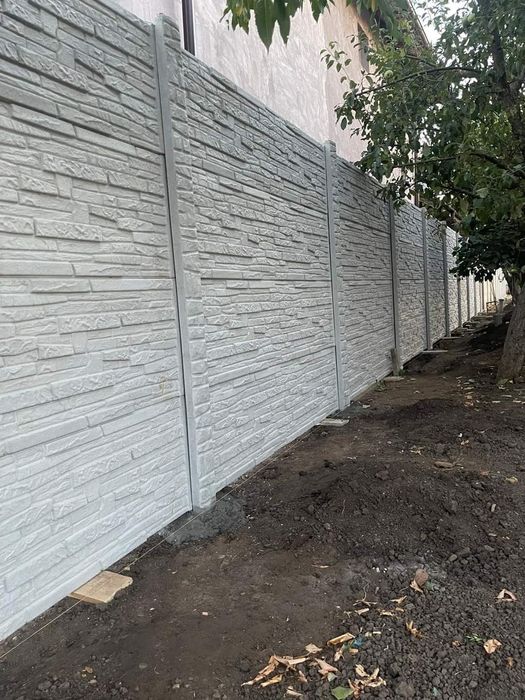 Garduri din beton comprimat Oferim montaj profesional si transport Luc
