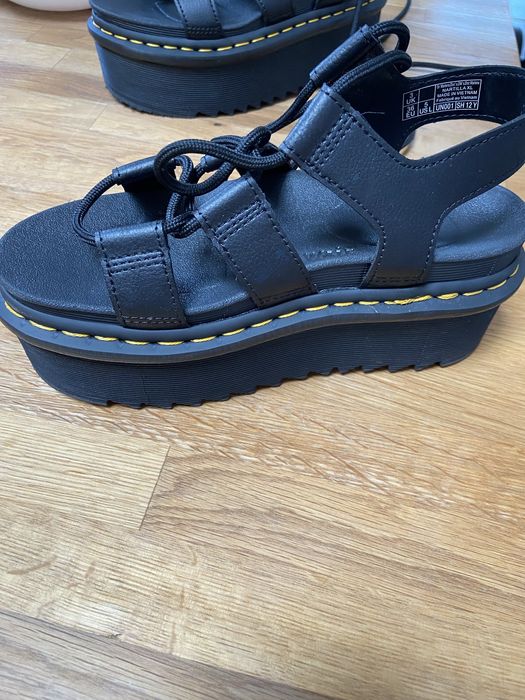 Sandale de vara cu sireturi si  platforma inalta Dr.Martens nr 36