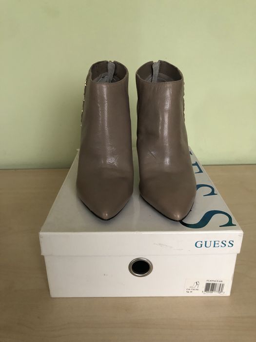 Чисто нови кожени боти GUESS