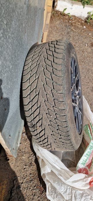 Диски с резиной.