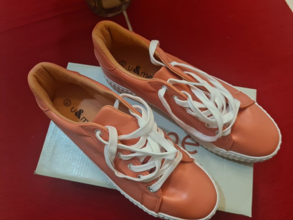 Adidași de dama ,corai