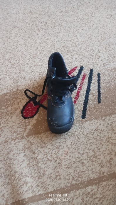 Продам ботинки .