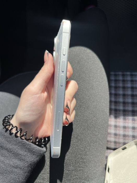 Продам iPhone 16, в хорошем состоянии