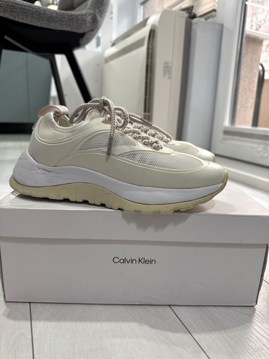 Оригинални бели кецове