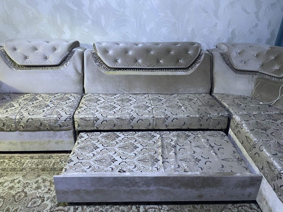 Диван мягкий большой