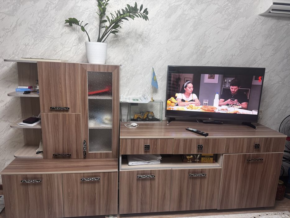 Горка, сервант гостинной