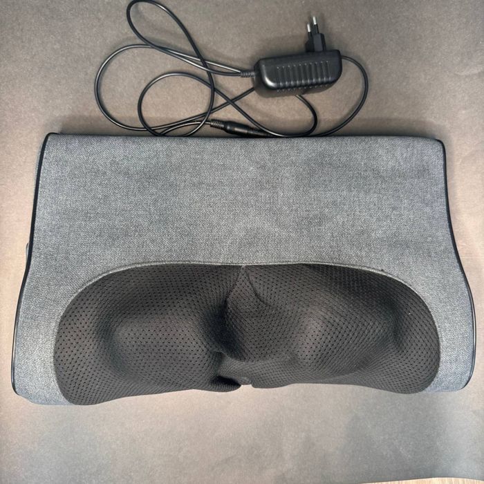 Массажер для тело в отличном состоянии.есть допзарядник для автомобиля