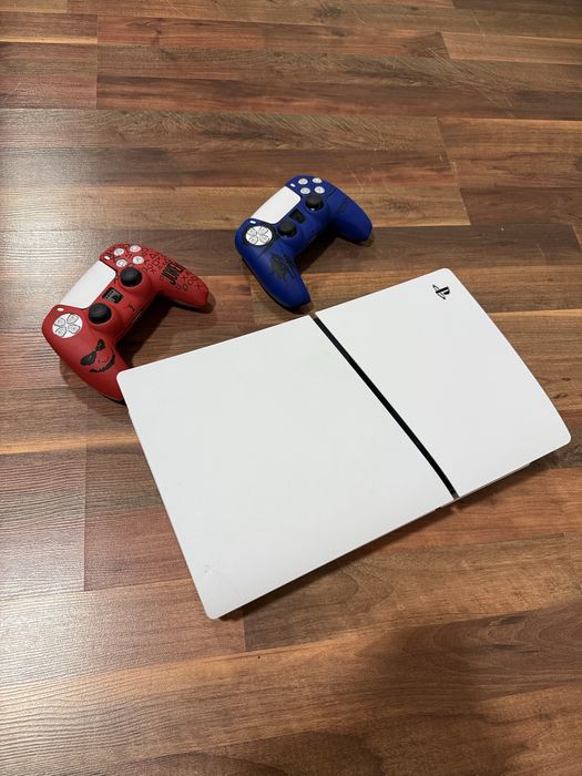 Ps 5 slim почти новый + пульт + топ игры