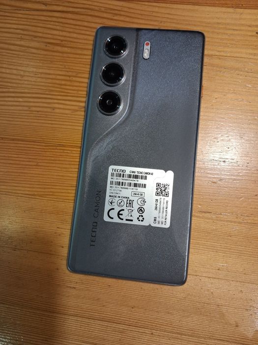 Продам телефон Tecno Camon 40