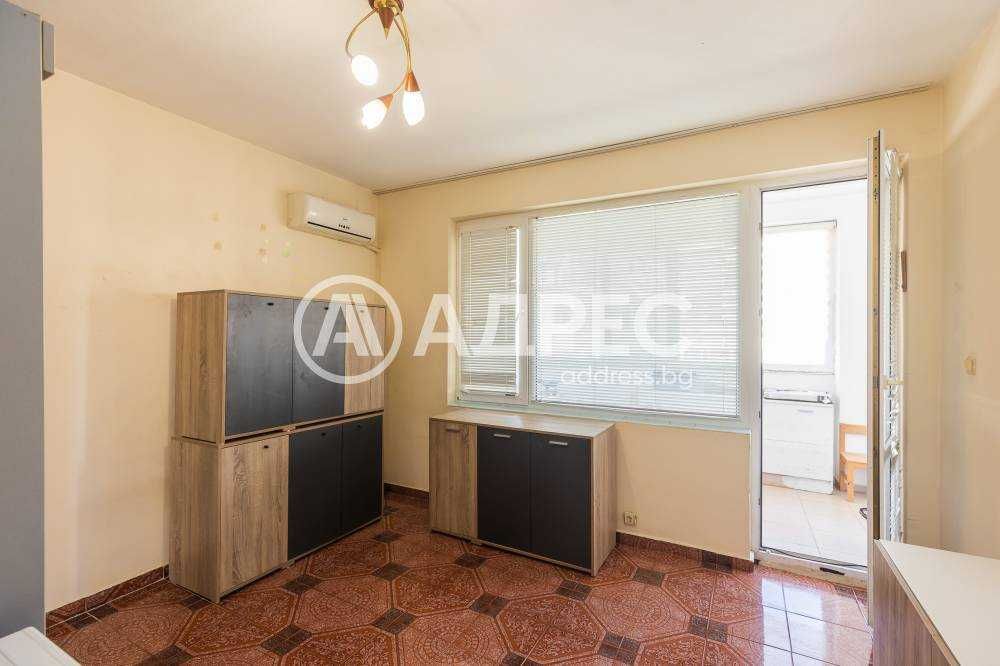 Само от АДРЕС! Тристаен апартамент, Лятно кино Тракия, гр. Варна