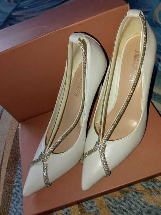 Белые туфли новые