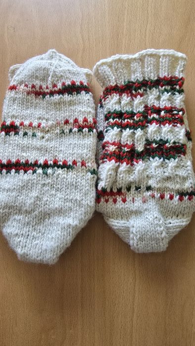 Вълнени чорапи ръчно плетени